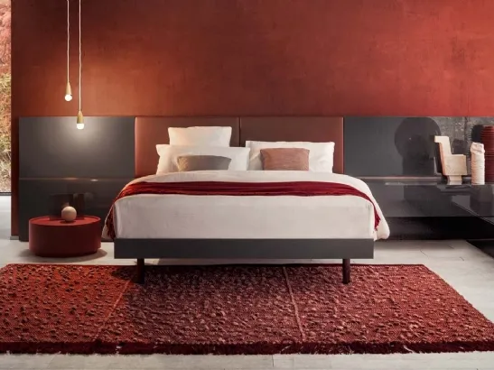 Letto matrimoniale Boiserie Imbottita in ecopelle e laccato opaco di Pianca