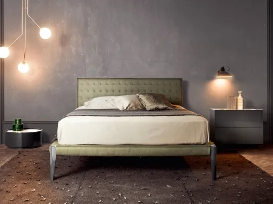 Letto in tessuto con testiera trapuntata Spillo di Pianca