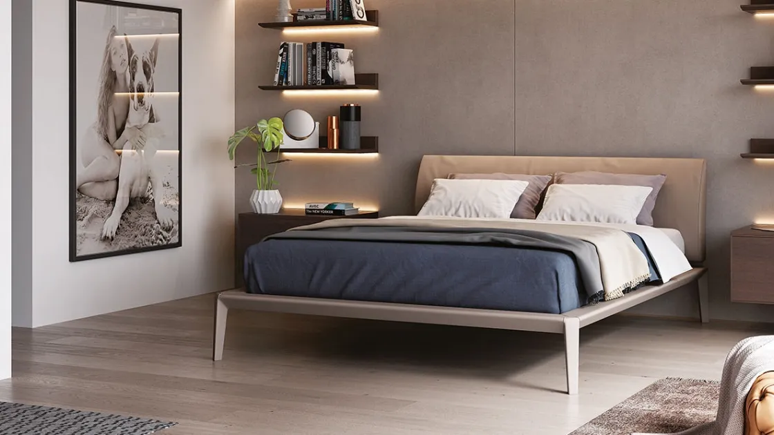 Letto Wide con testiera curva in pelle di Mobilform