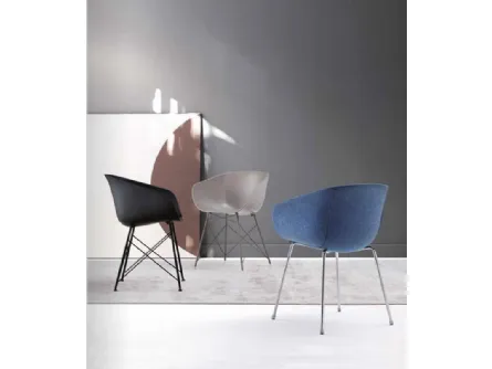 Sedia con gambe in metallo Maya di Sedie Brianza
