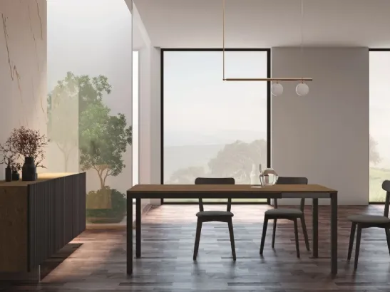 Tavolo allungabile Minimal con piano in rovere e struttura in metallo di Fratelli Mirandola